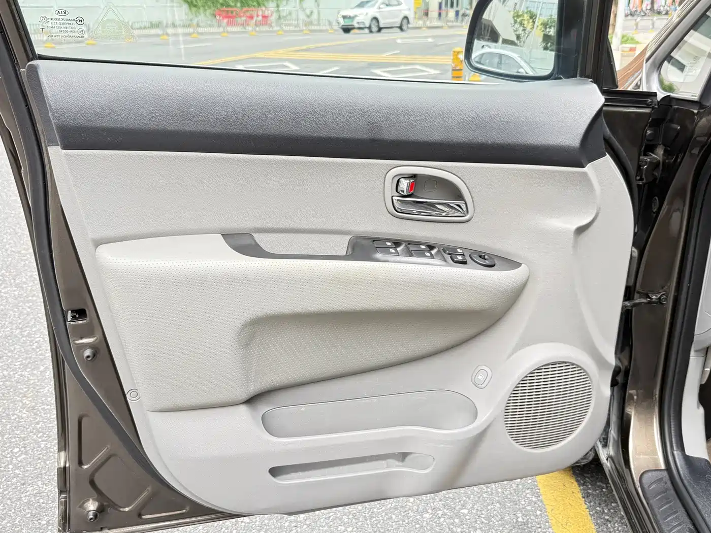 Kia Carens 2011 1.6L 5-seat Automatic Comfort фото 10