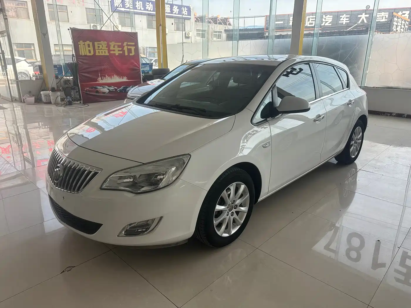 Buick Excelle 2014 XT 1.6L Automatic Fashion фото 3