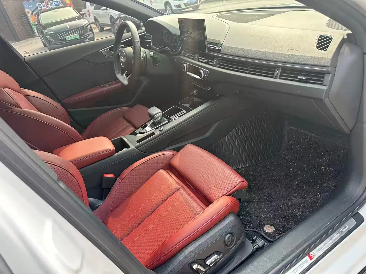 Audi A4L 2025 2 Million Celebration Edition 40 TFSI Luxury Dynamic фото 12