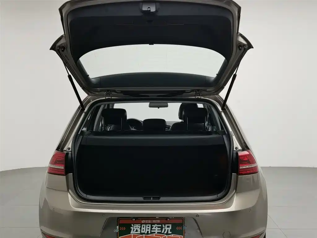 Volkswagen Golf 2015 1.6L Automatic Comfort фото 16