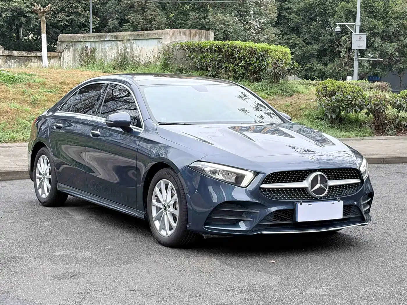Mercedes-Benz A-Class 2019 A 200 L Sport Sedan фото 3