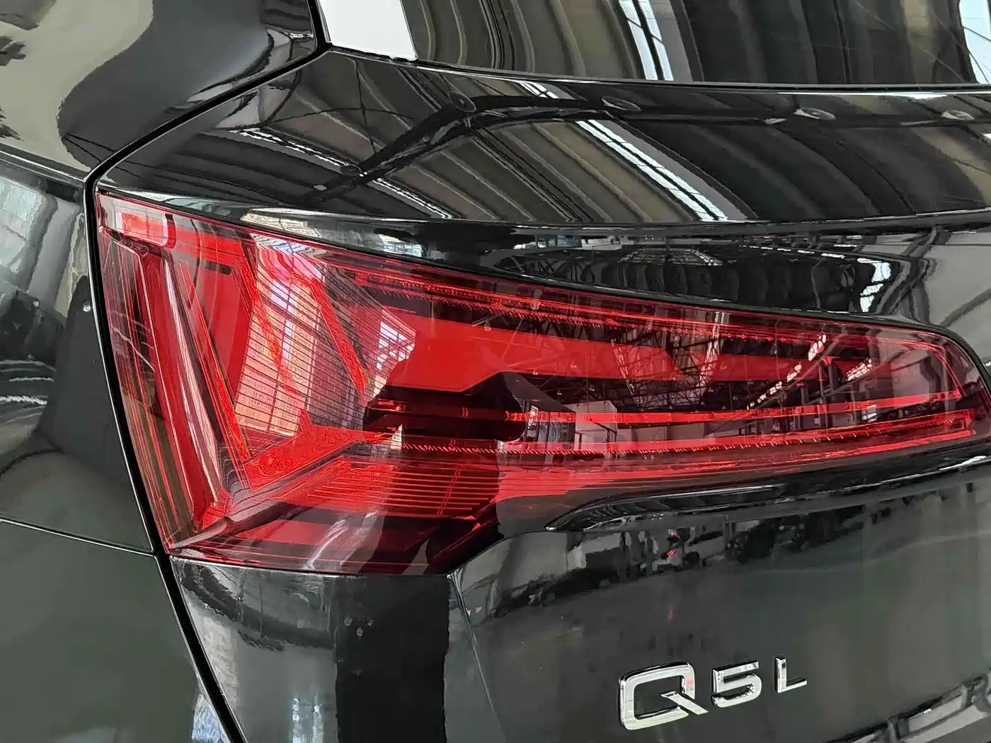 Audi Q5L 2025 Model Year Facelift 45th Anniversary Edition 45 TFSI Luxury Dynamic фото 4