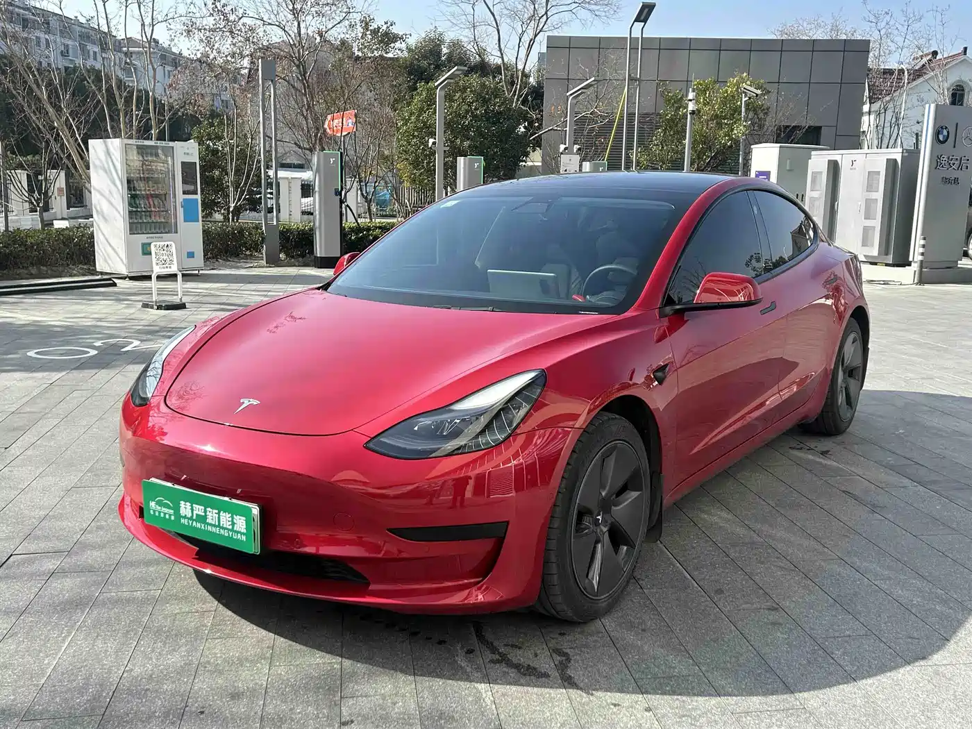TESLA MODEL 3