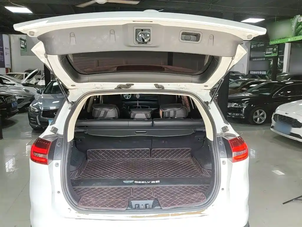 Фото 19 - Geely Atlas