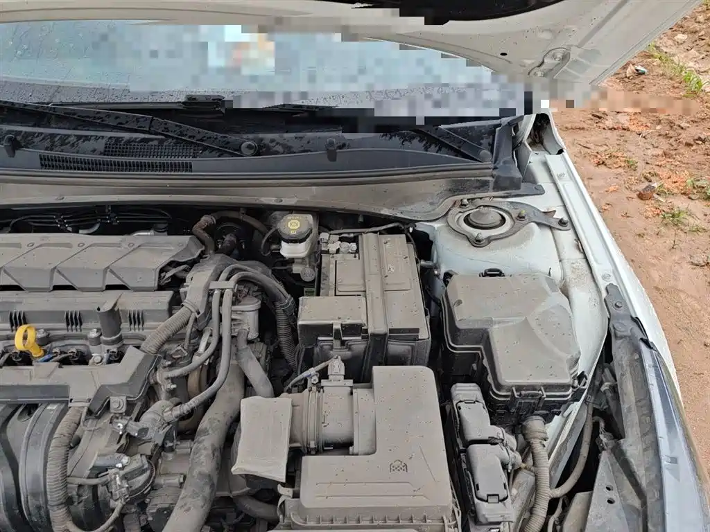 Hyundai Elantra 2022 1.5L CVT LUX Premium Edition фото 22