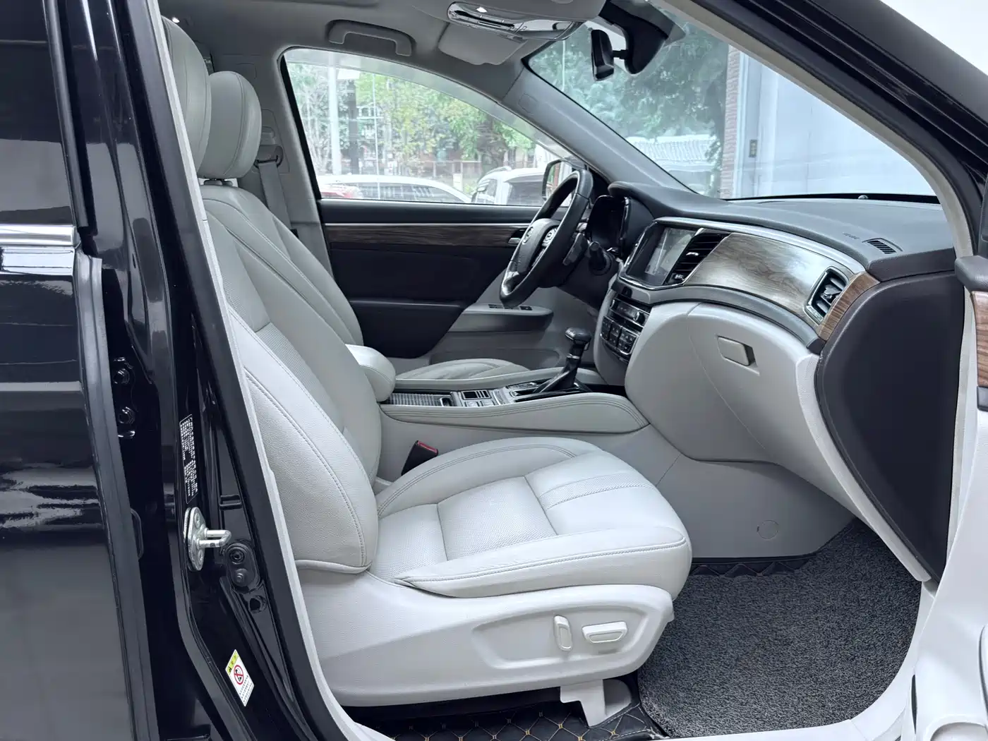 GAC Trumpchi Trumpchi GS8 2017 320T 2WD Luxury Smart Connect (7-seater) фото 10