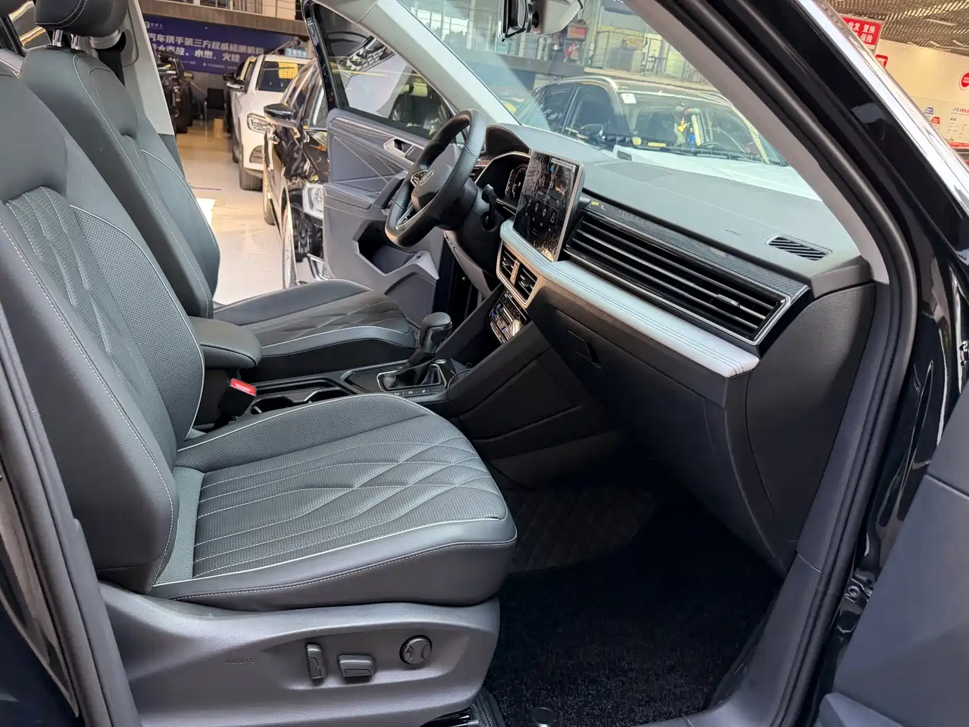 Volkswagen Tiguan L 2024 330TSI Automatic 2WD R-Line Premium Enjoyment Edition фото 21