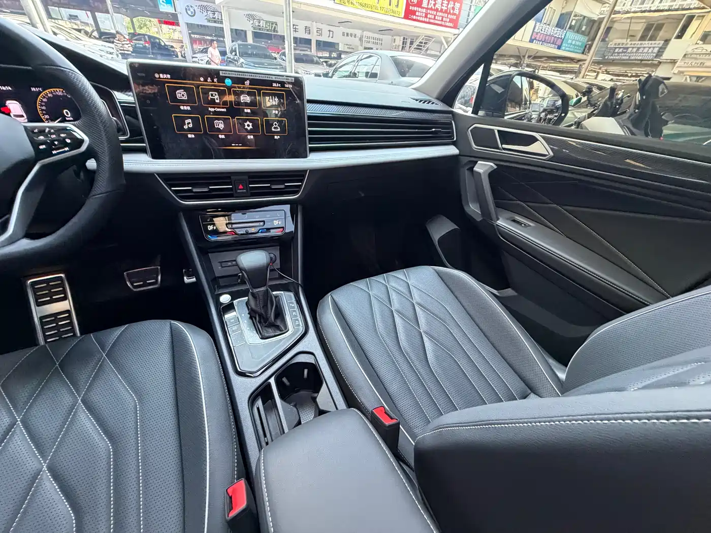Volkswagen Tiguan L 2024 330TSI Automatic 2WD R-Line Premium Enjoyment Edition фото 26