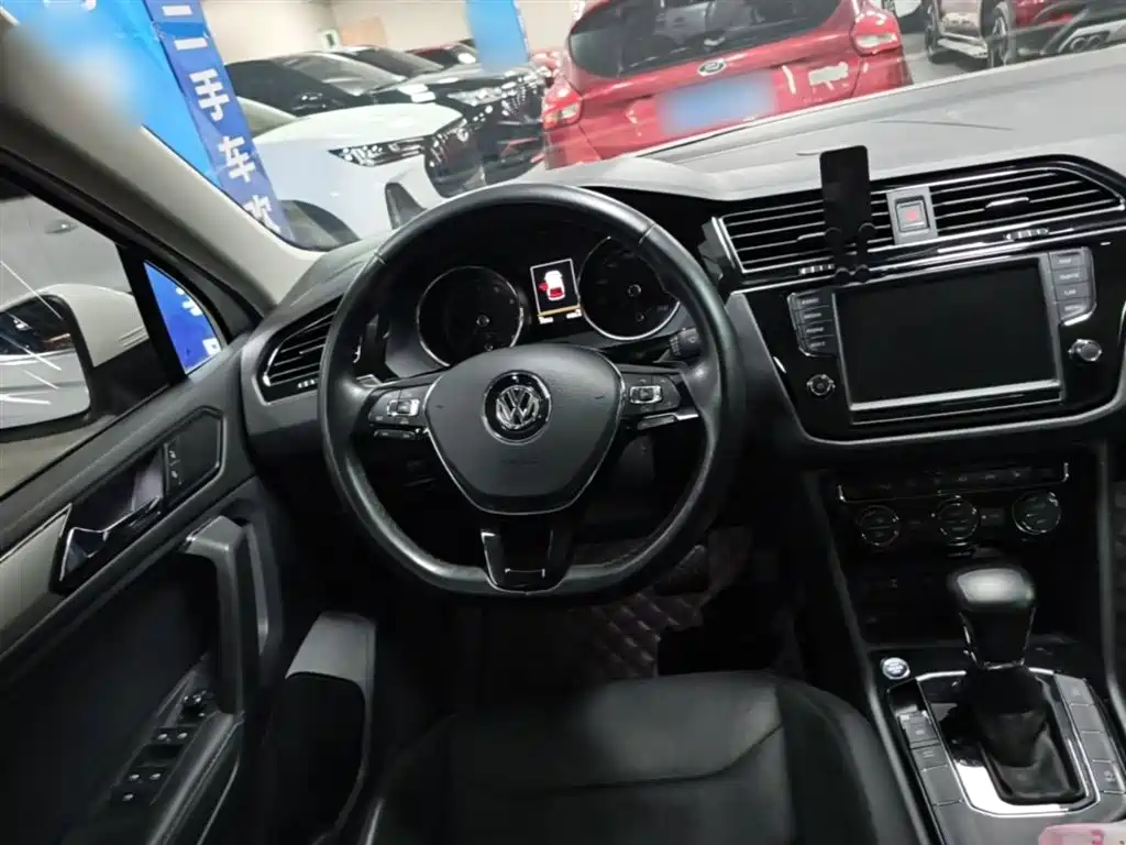 Volkswagen Tiguan L 2018 330TSI Automatic 2WD Luxury Edition фото 11