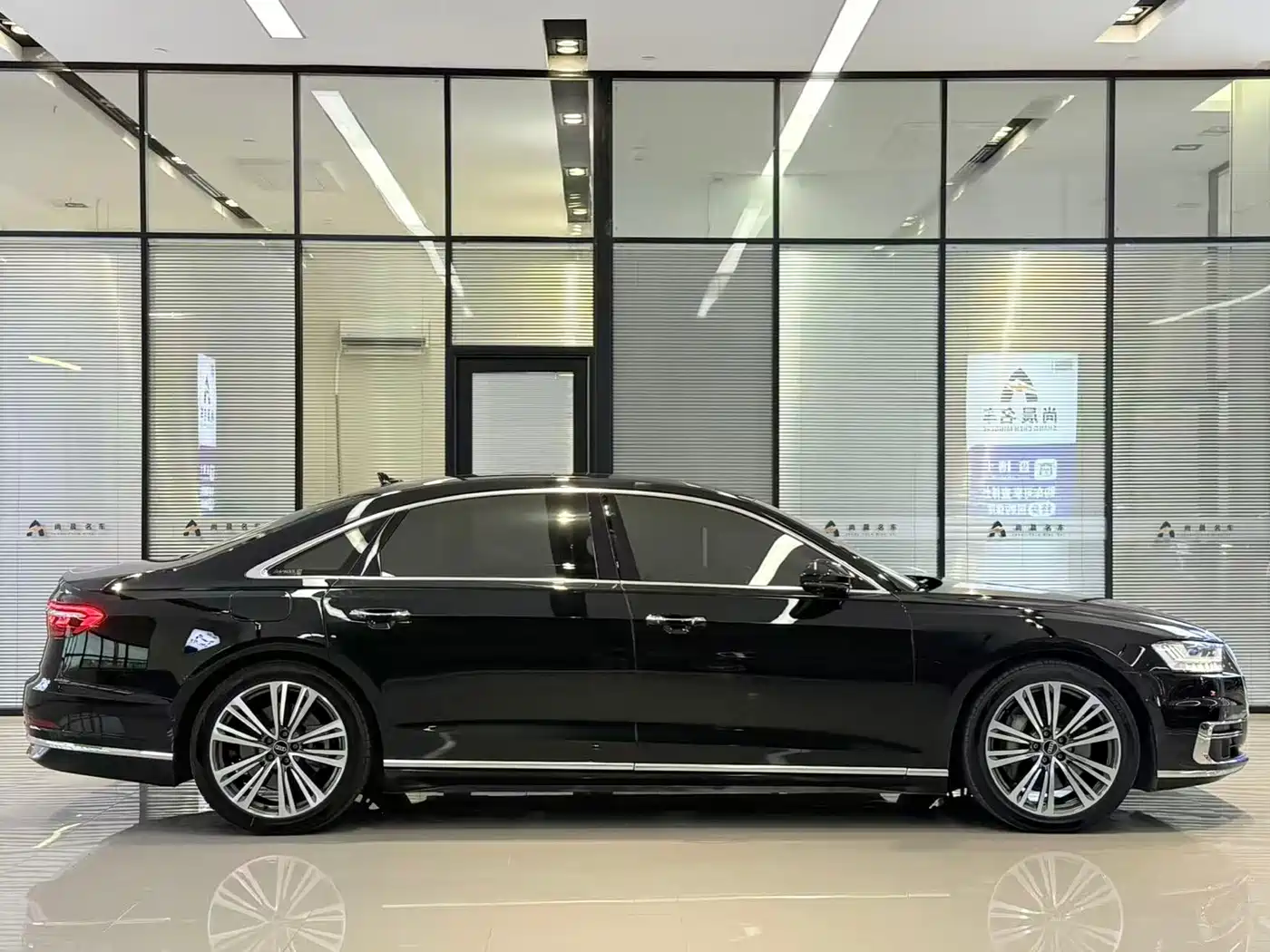 Audi A8 2021 A8L 55 TFSI quattro Premium фото 18
