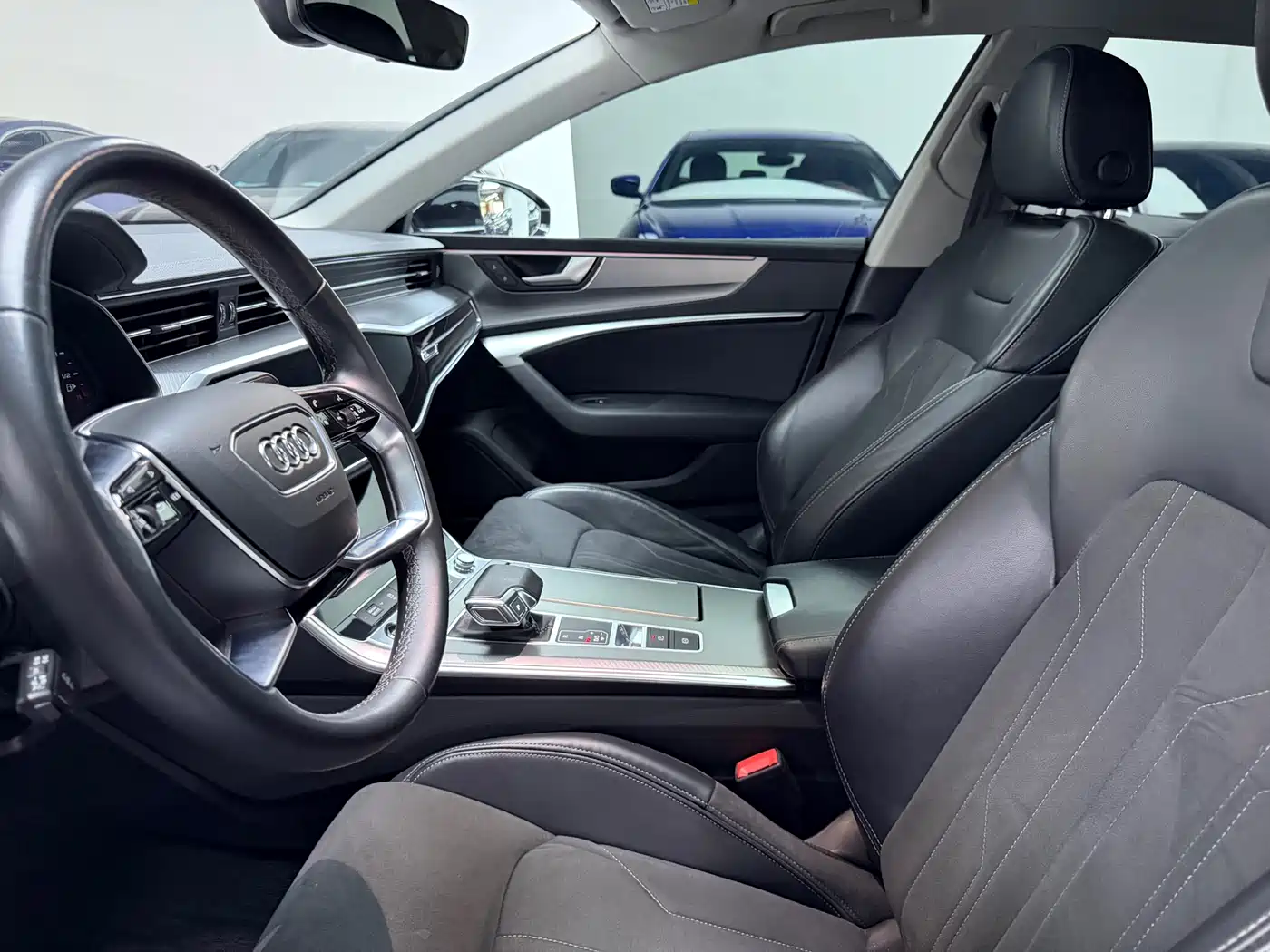 Audi A7L 2024 45TFSI S-line Dream Edition Crystal Package фото 4