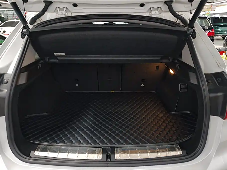 BMW X1 2018 sDrive20Li Leading Model фото 4