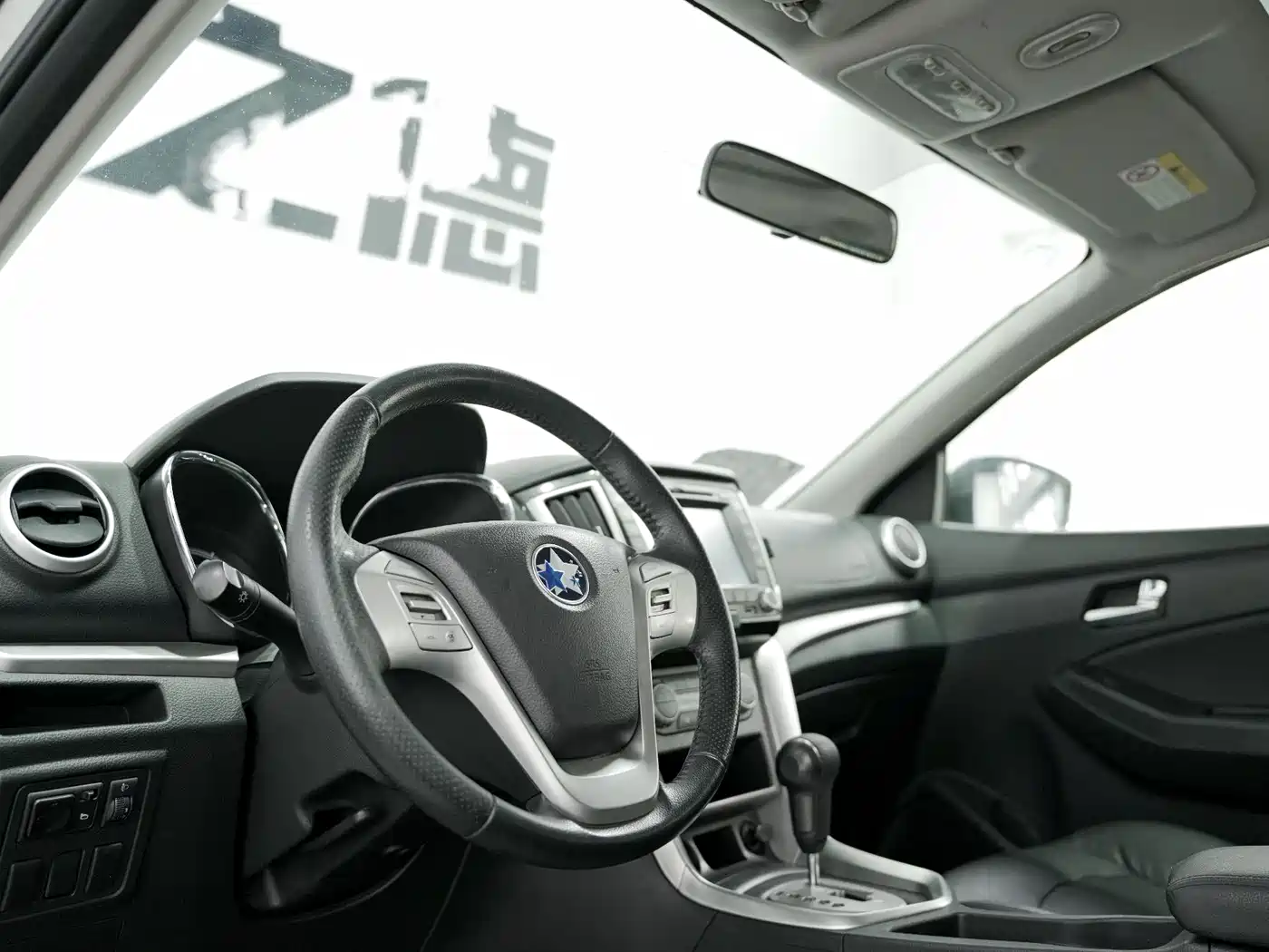 Venucia T70 2015 2015 2.0L CVT Smart Edition