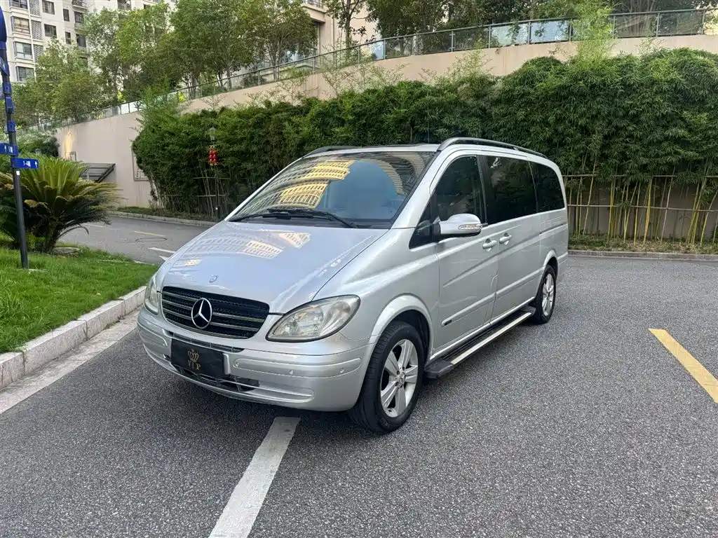 Mercedes-Benz Viano 2011 2.5L Luxury Edition фото 2
