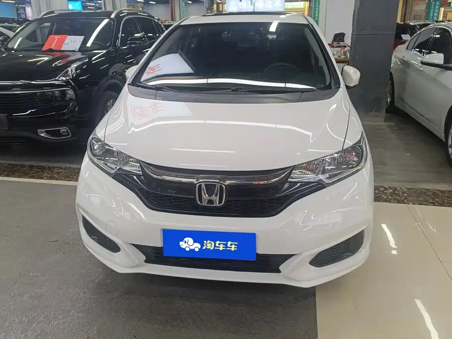 Honda Fit 2018 1.5L CVT Comfort Sunroof Edition