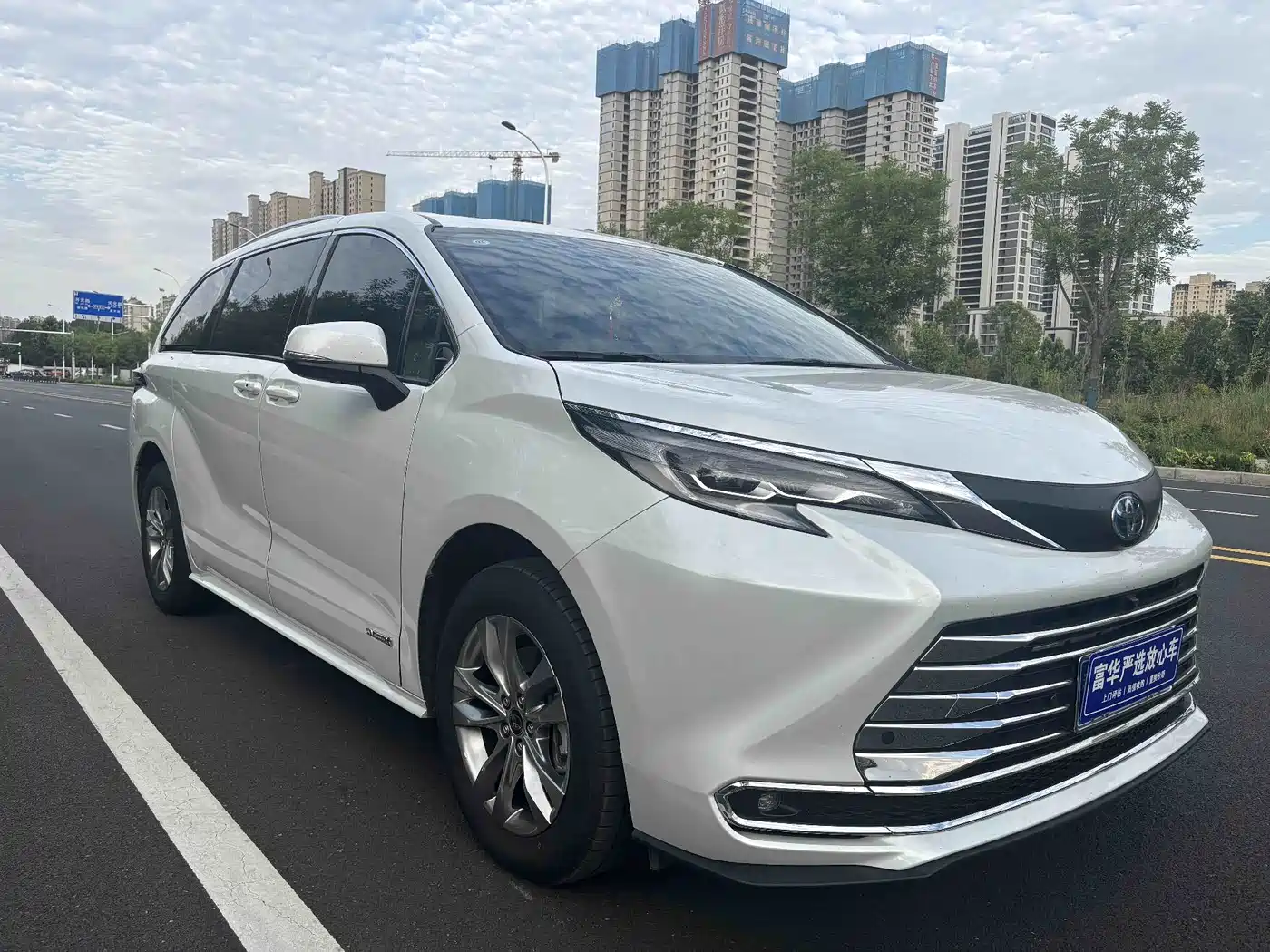 Toyota Sienna 2024 2.5L Hybrid Comfort Edition фото 3