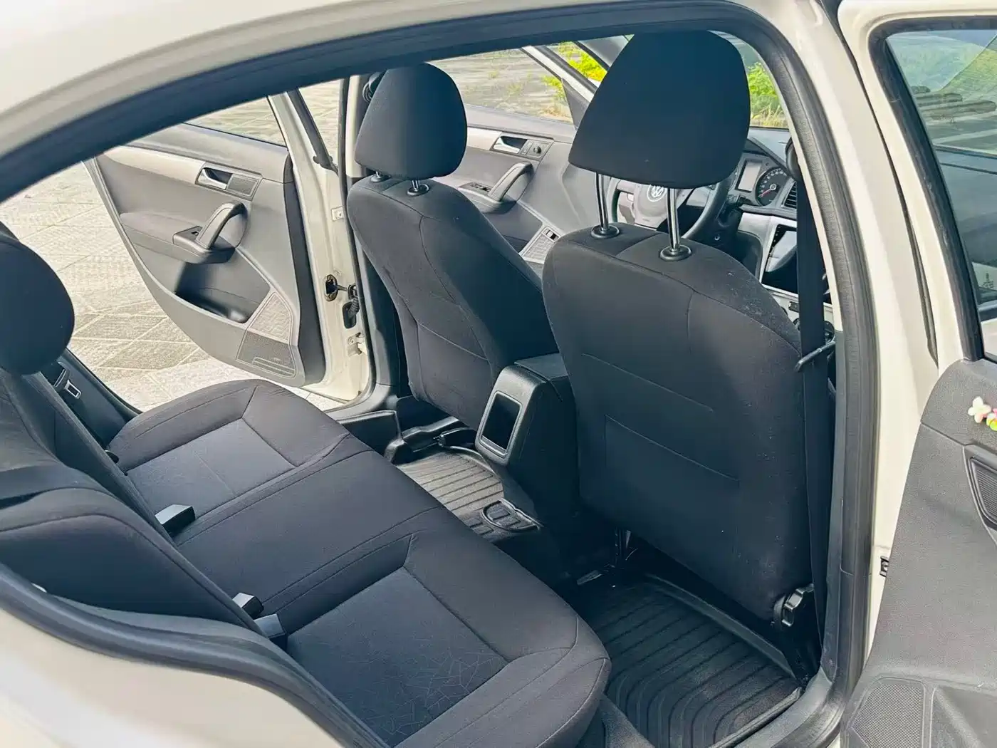 Volkswagen Lavida 2013 1.6L Automatic Trend Edition фото 11