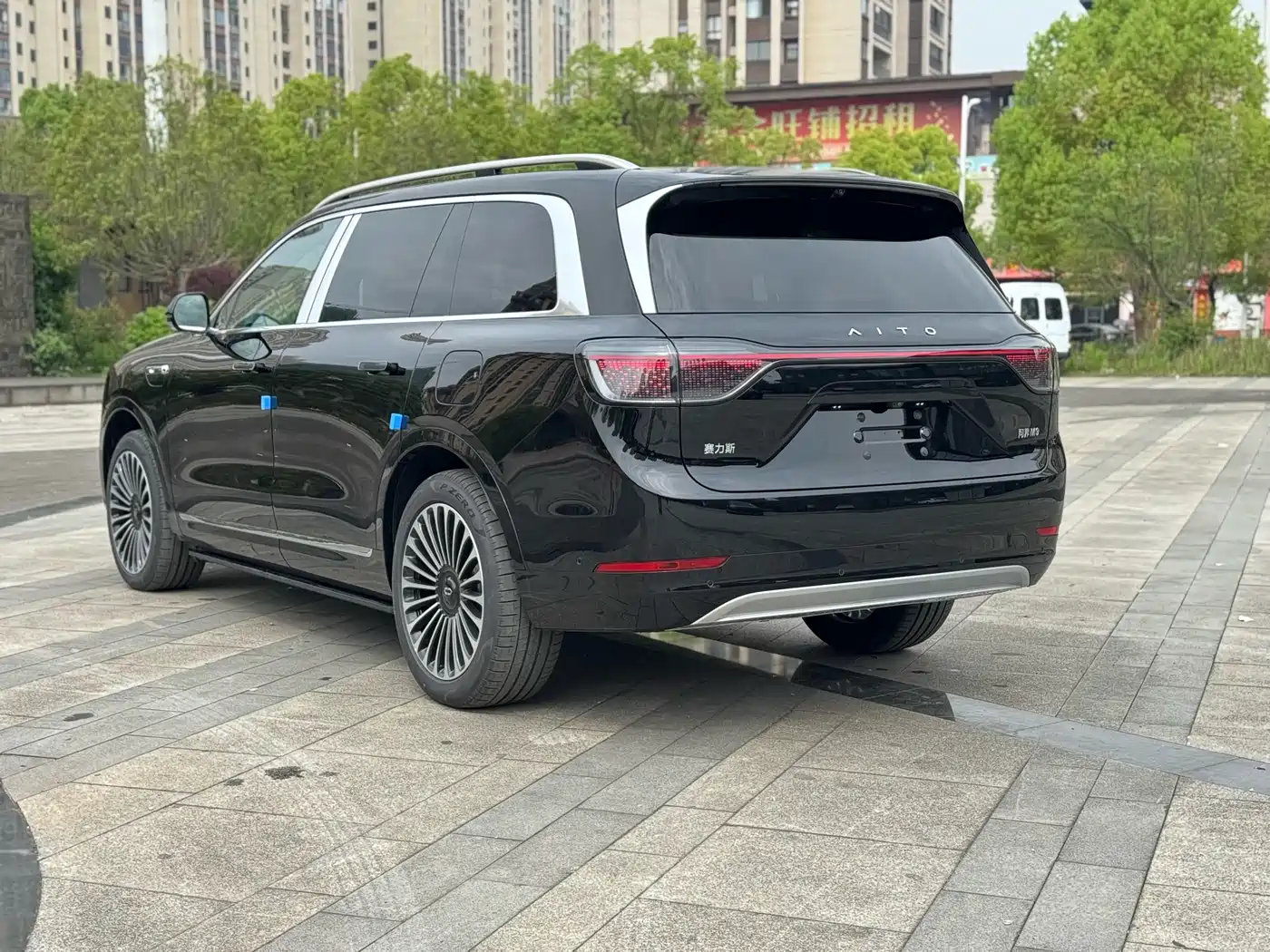 AITO Wenjie AITO M9 2024 Range Extender Max Edition 42kWh 6-seater фото 4