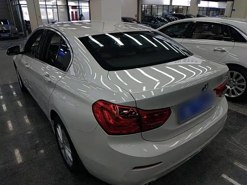 BMW 1 Series 2018 118i Fashion Edition фото 5