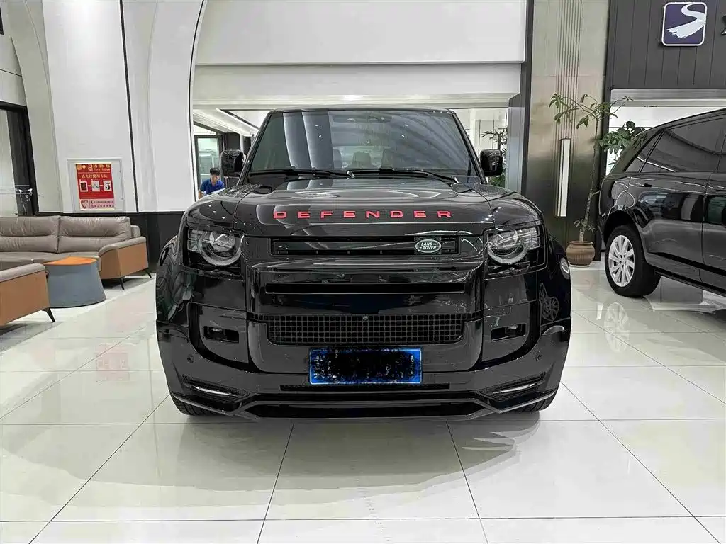 Land Rover Defender 2025 130 3.0T P400 7-Seater Luxury Edition фото 2