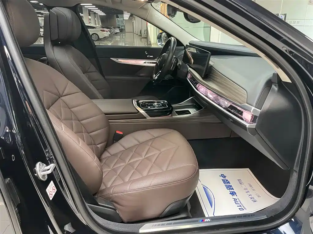 BMW 7-SERIES