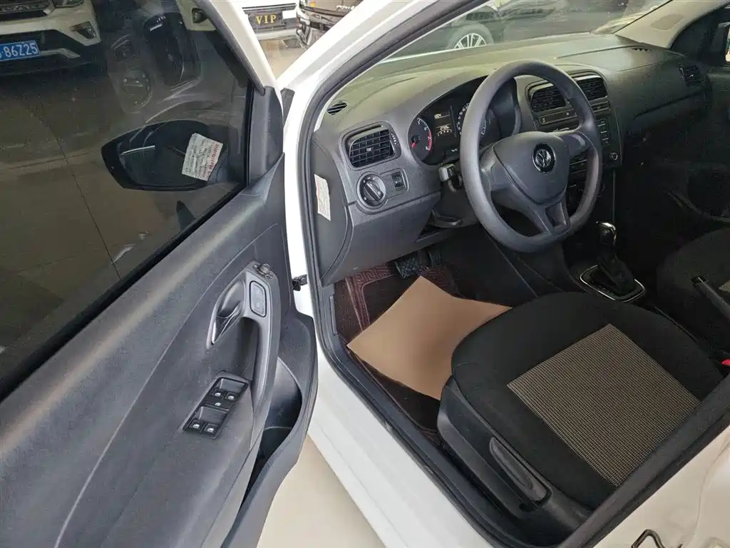 Volkswagen Polo 2018 1.5L Auto Safe Drive фото 8