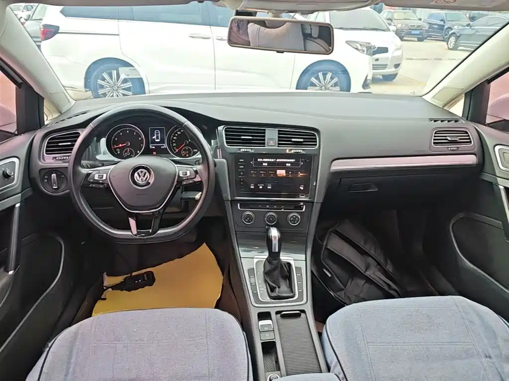 Volkswagen Golf 2020 200TSI DSG Comfort Progressive Edition фото 10