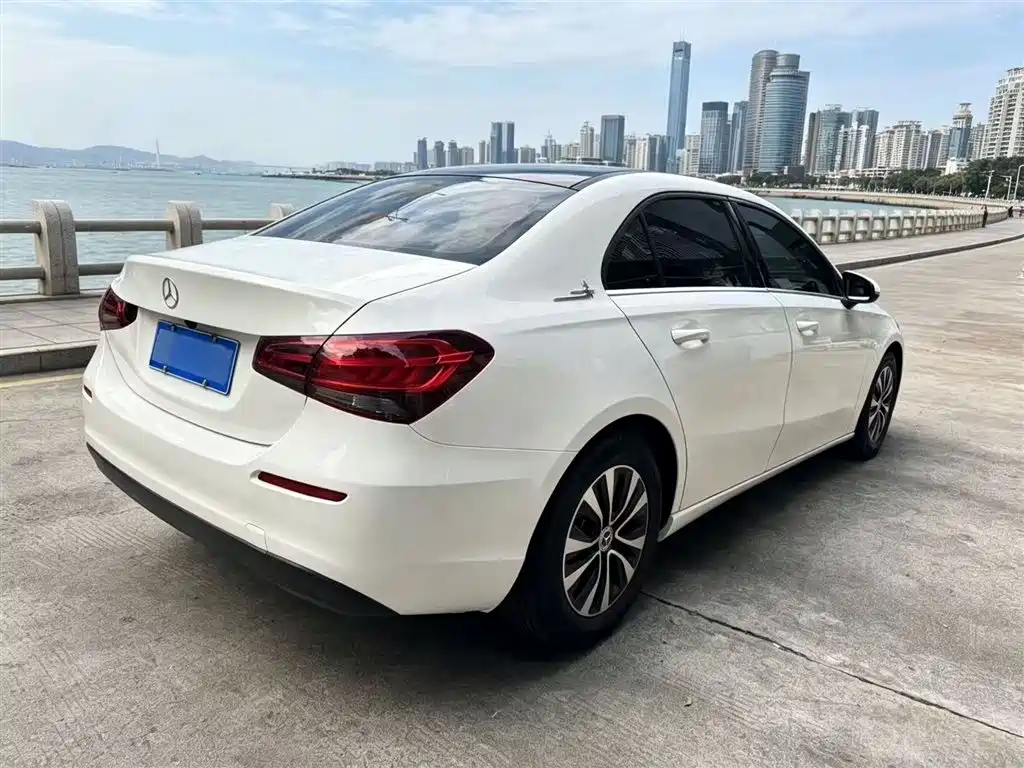 Mercedes-Benz A-Class 2020 A 180 L фото 4
