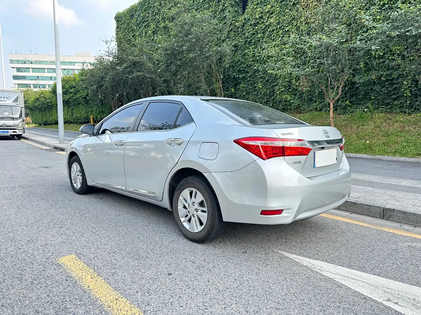 Toyota Corolla 2016 1.6L CVT GL-i Cool Edition фото 4