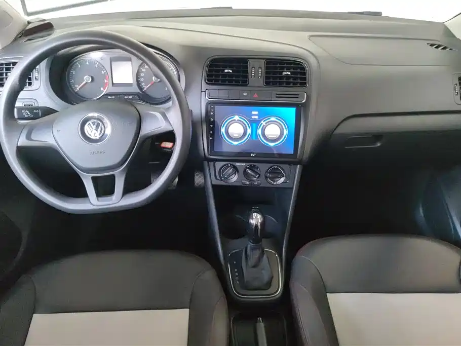 Volkswagen Polo 2016 1.4L Automatic Trend фото 12