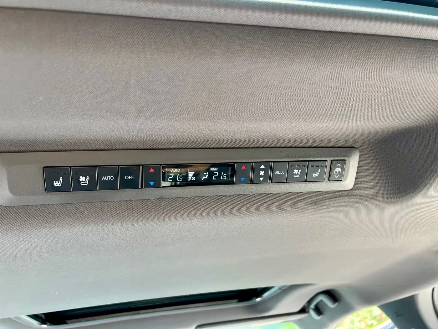 Toyota Sienna 2021 2.5L Hybrid Ultimate Edition фото 21