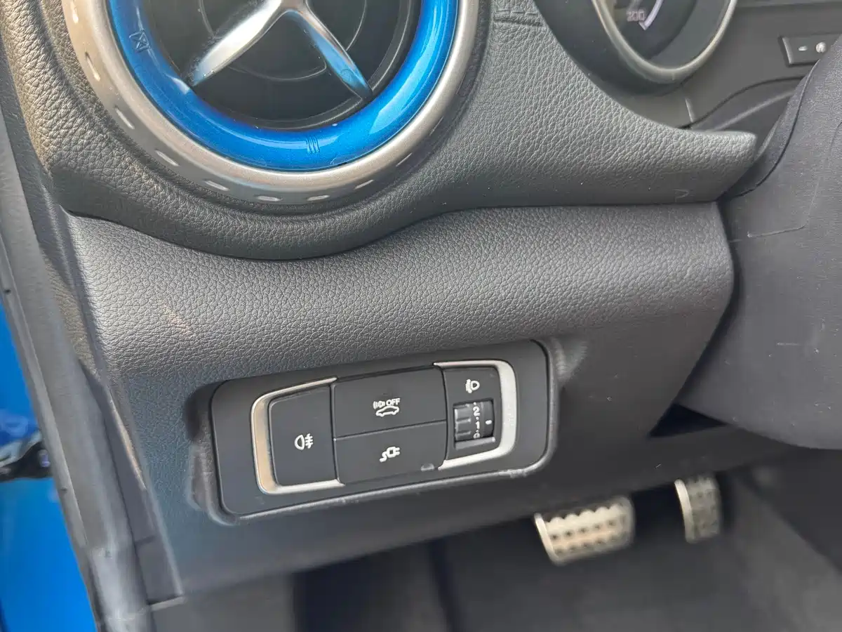 BYD Yuan New Energy 2018 EV360 Smart Connected Cool Edition фото 21