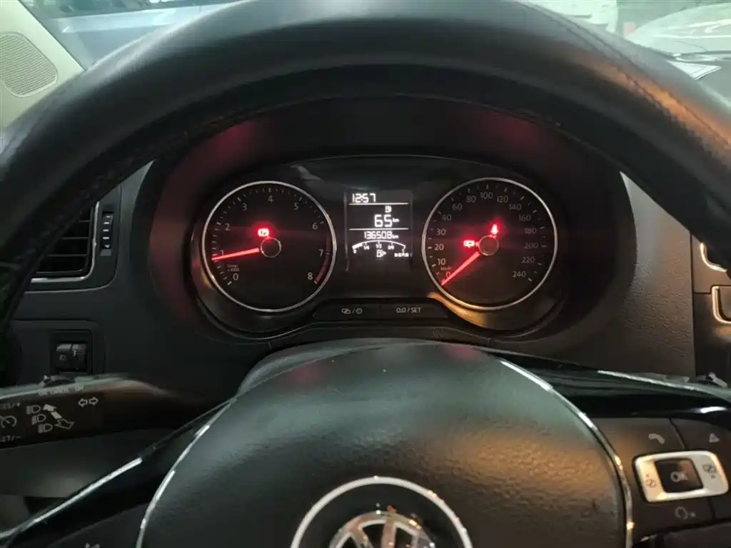 Volkswagen Polo 2016 1.6L Manual Comfort фото 12