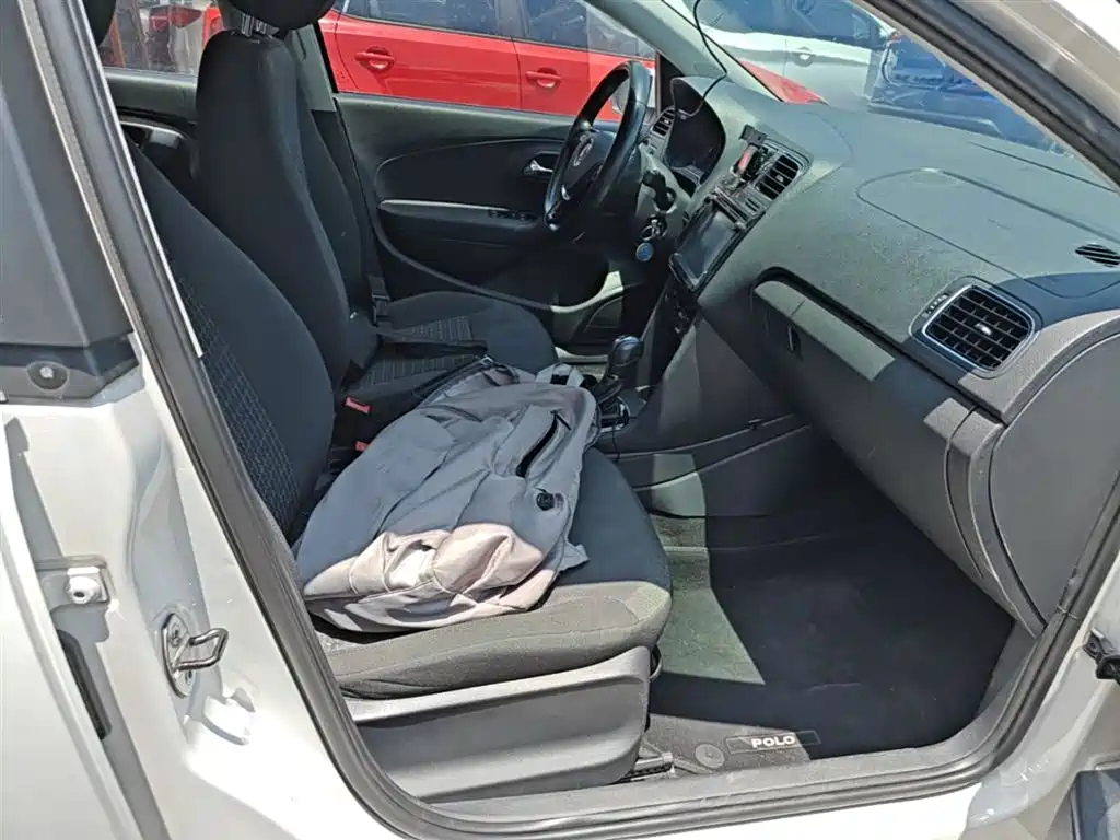 Volkswagen Polo 2016 1.6L Automatic Comfort фото 25