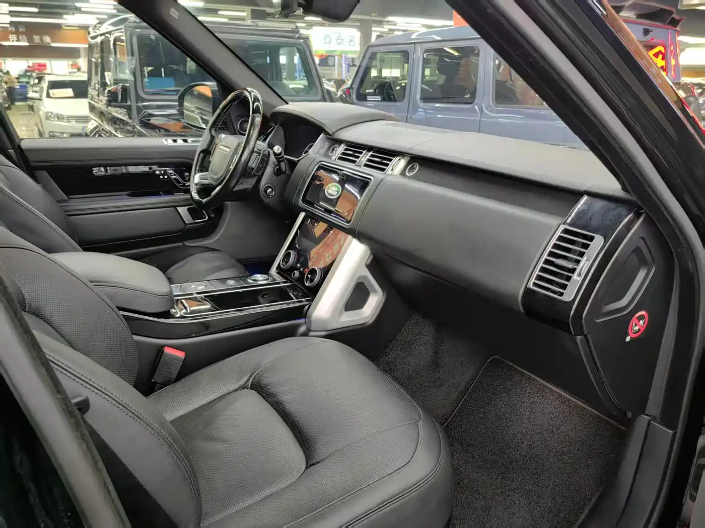 Land Rover Range Rover 2018 3.0 SC V6 Vogue Heritage Edition фото 4