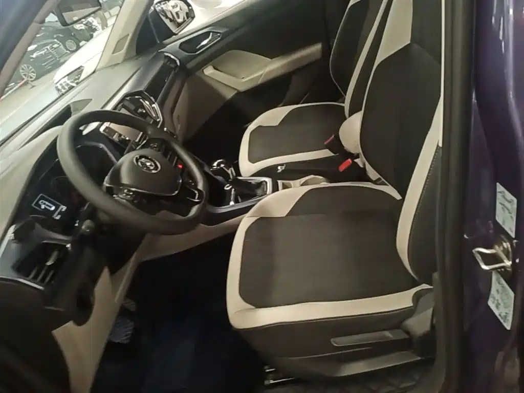 Volkswagen T-Cross 2019 1.5L Automatic Comfort Edition фото 15