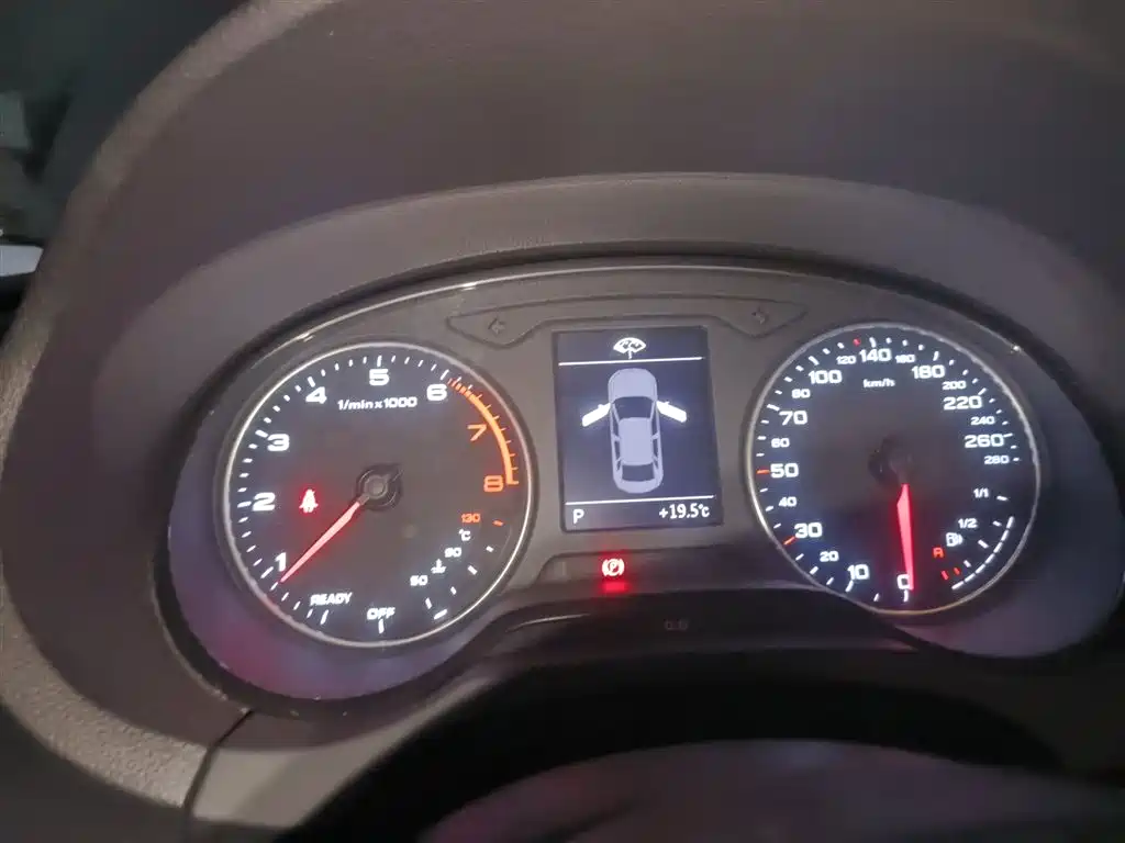 Audi A3 2016 Limousine 35 TFSI Leadership фото 4