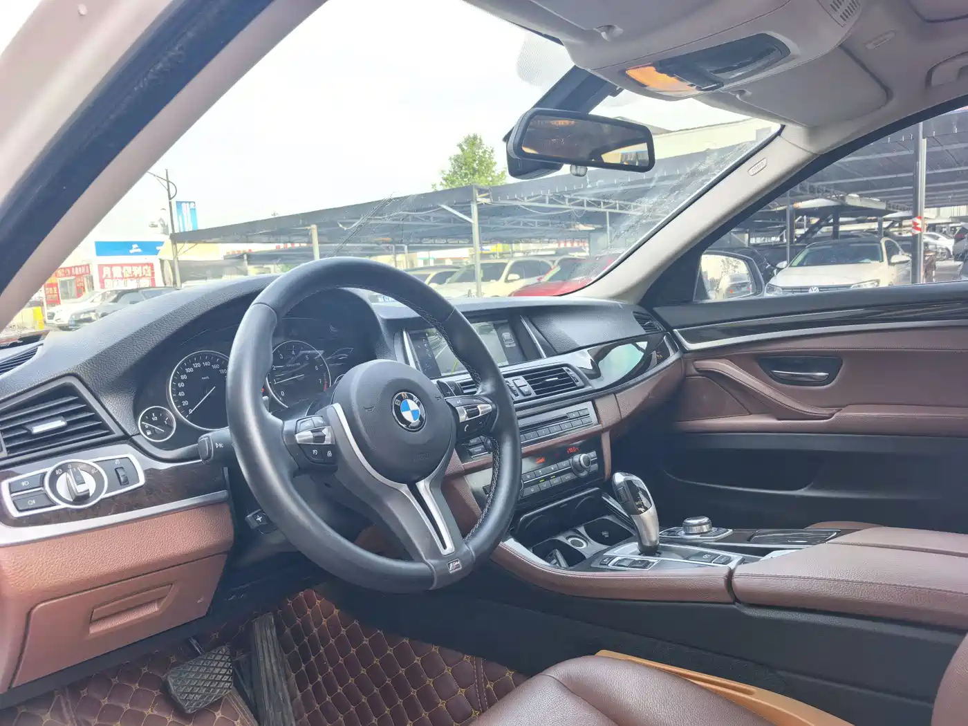 BMW 5 Series 2014 525Li Leading фото 10