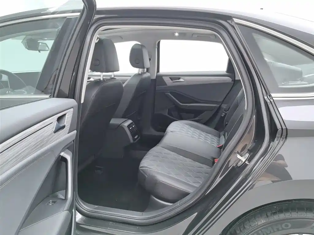 Volkswagen Sagitar 2023 300TSI DSG Surpassing Edition фото 15
