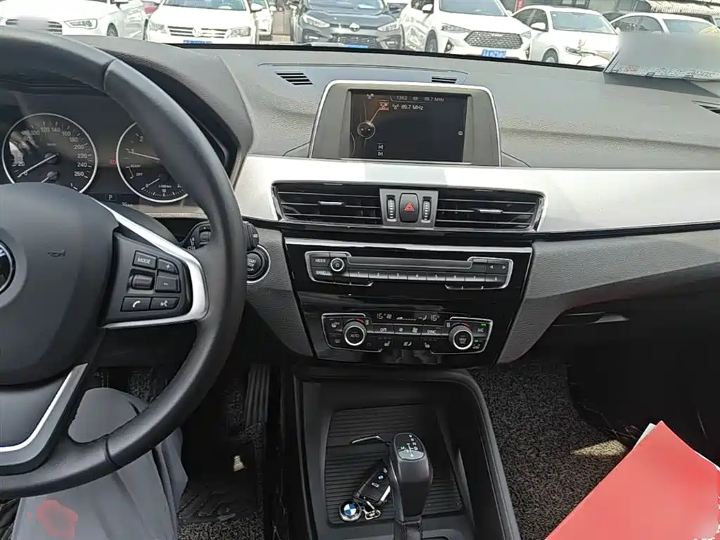 BMW X1 2016 sDrive18Li Premium Model фото 10