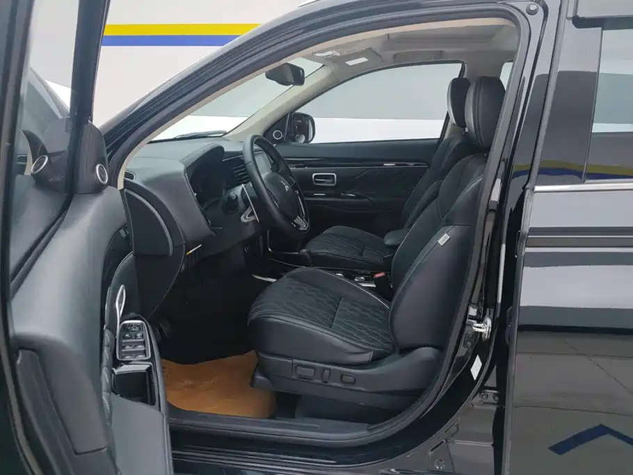 Mitsubishi Outlander 2021 2021 2.4L 4WD Premium Edition 5-seater