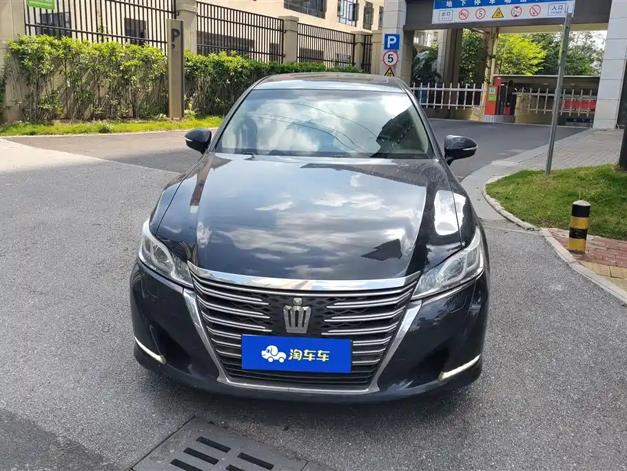 Toyota Crown 2015 2.5L Smart Edition фото 2