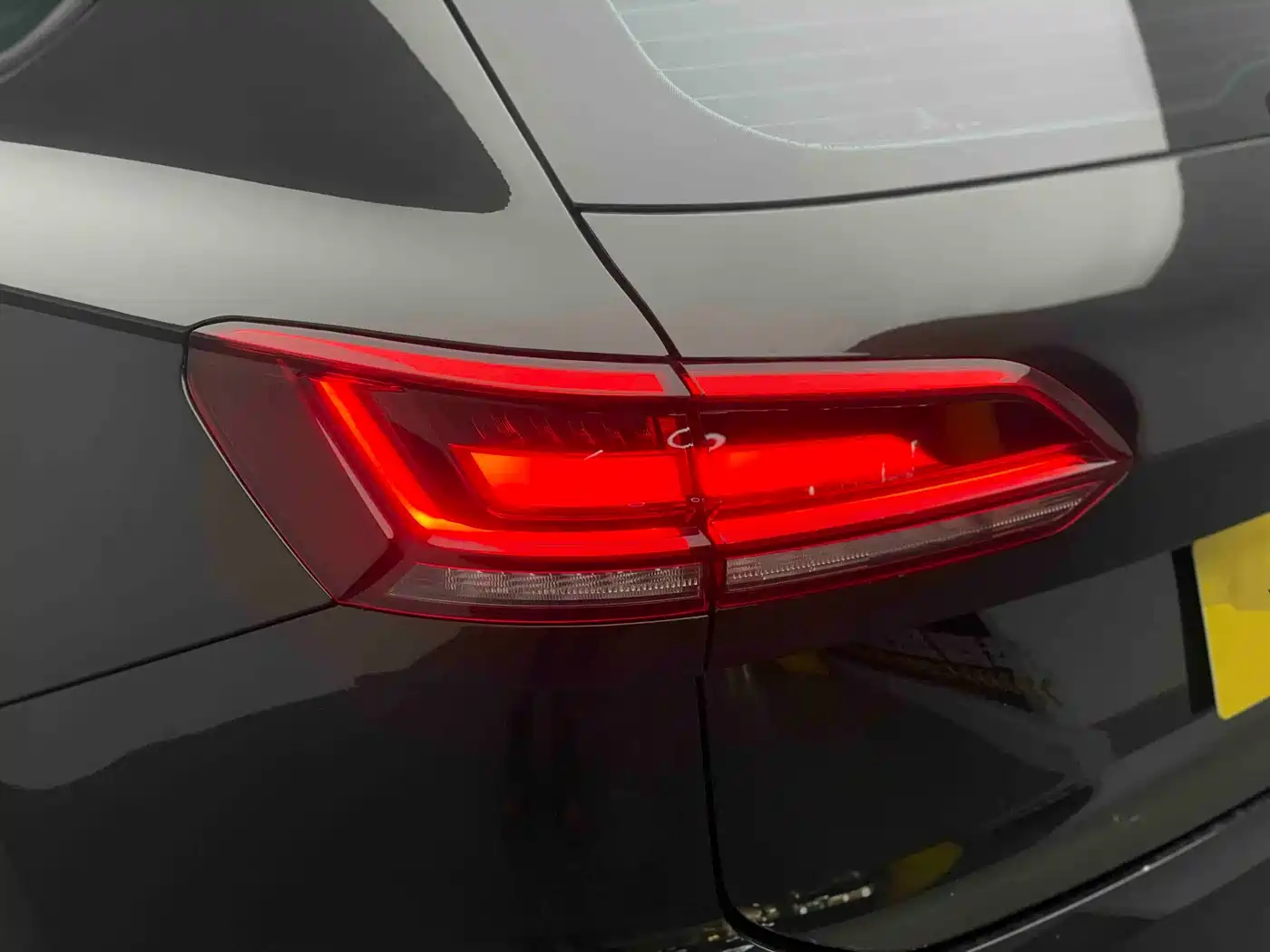 Volkswagen Touareg 2021 2.0TSI Pilot Special Edition фото 11