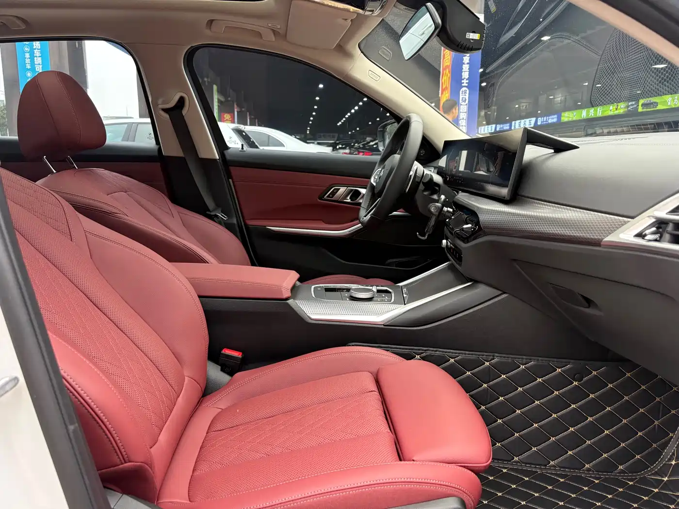 BMW 3 Series 2025 330Li M Sport Night Edition фото 13