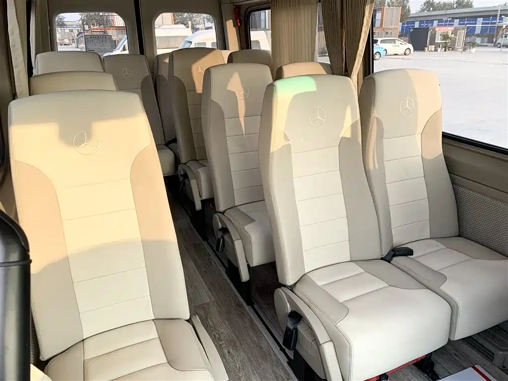 Mercedes-Benz Sprinter 2016 2.1T Premium Tour Medium Wheelbase Version фото 8