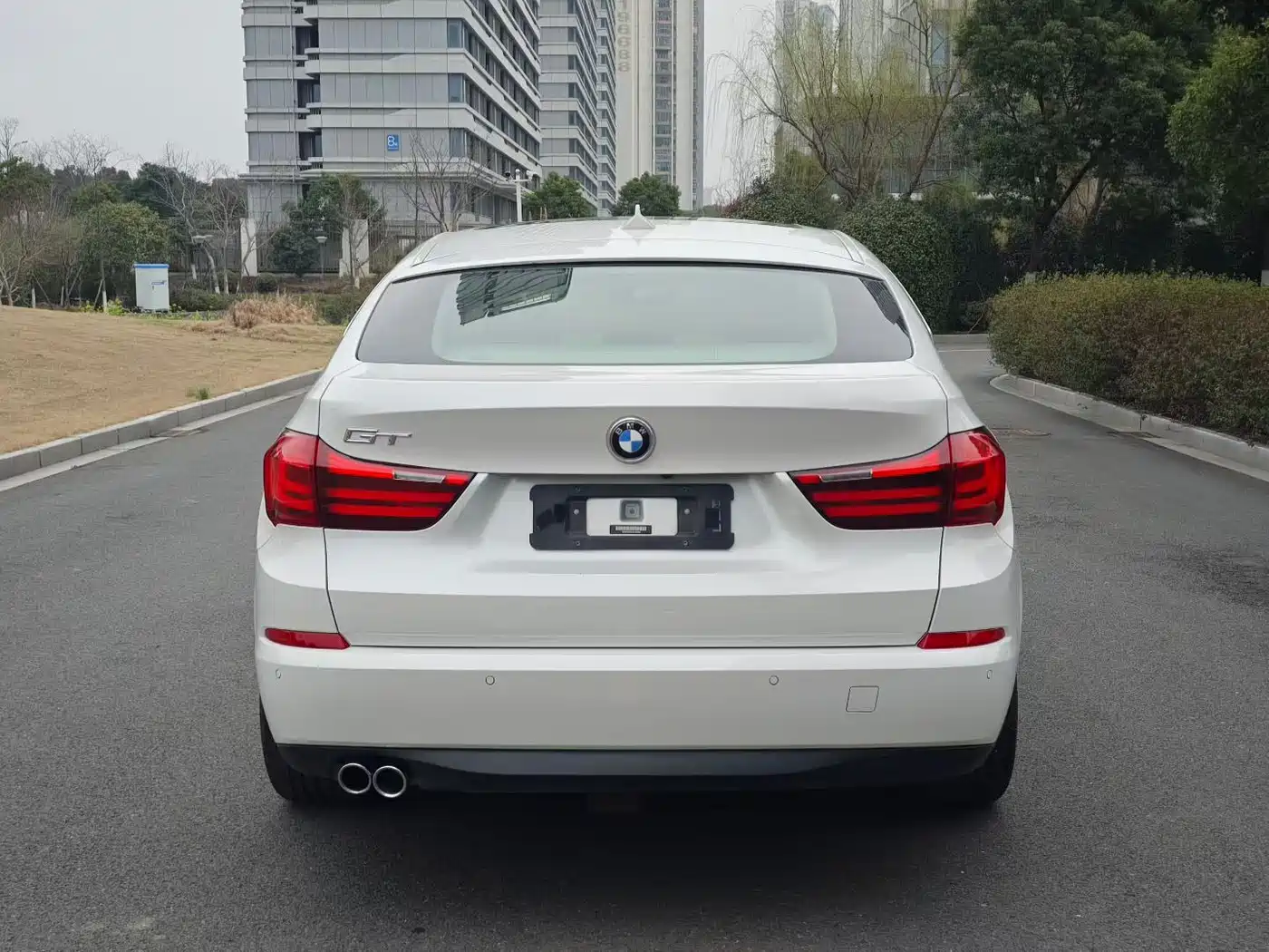 BMW 5 Series GT 2015 528i Leading фото 6