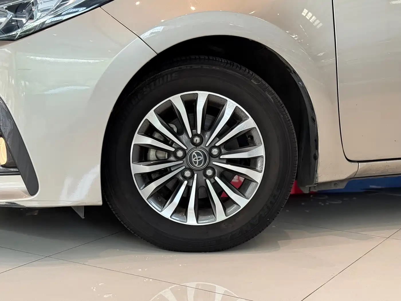 Toyota Corolla 2017 Facelift 1.2T S-CVT GL фото 22