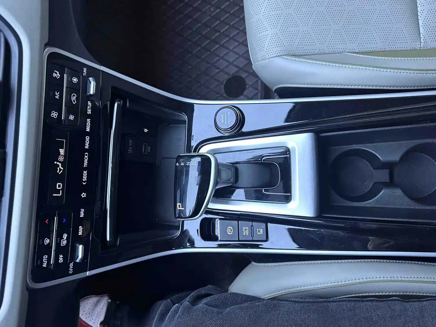 Kia Seltos 2023 1.5L CVT Premium Edition фото 21