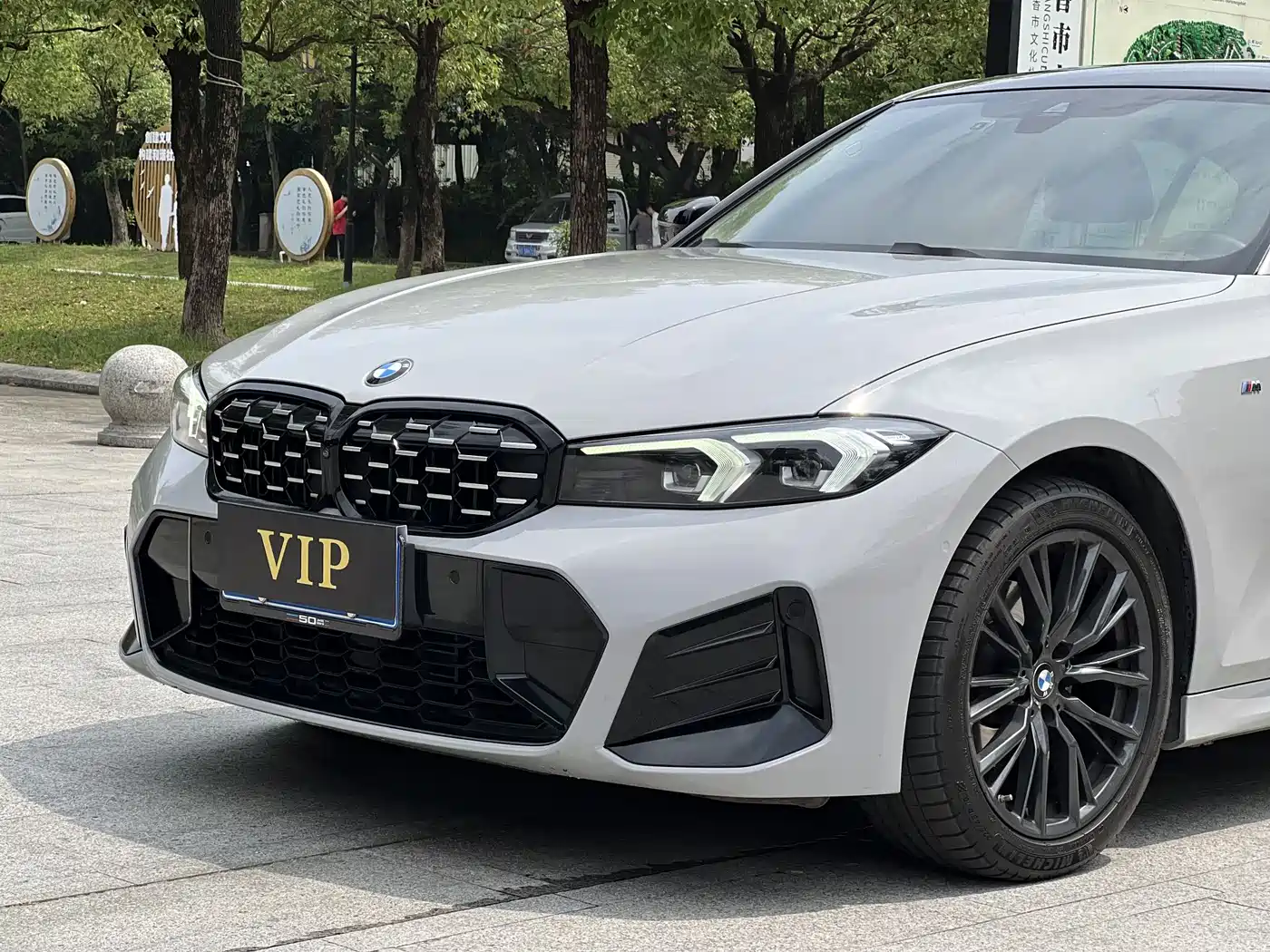 BMW 3 Series 2023 325Li M Sport Black Night Package фото 23