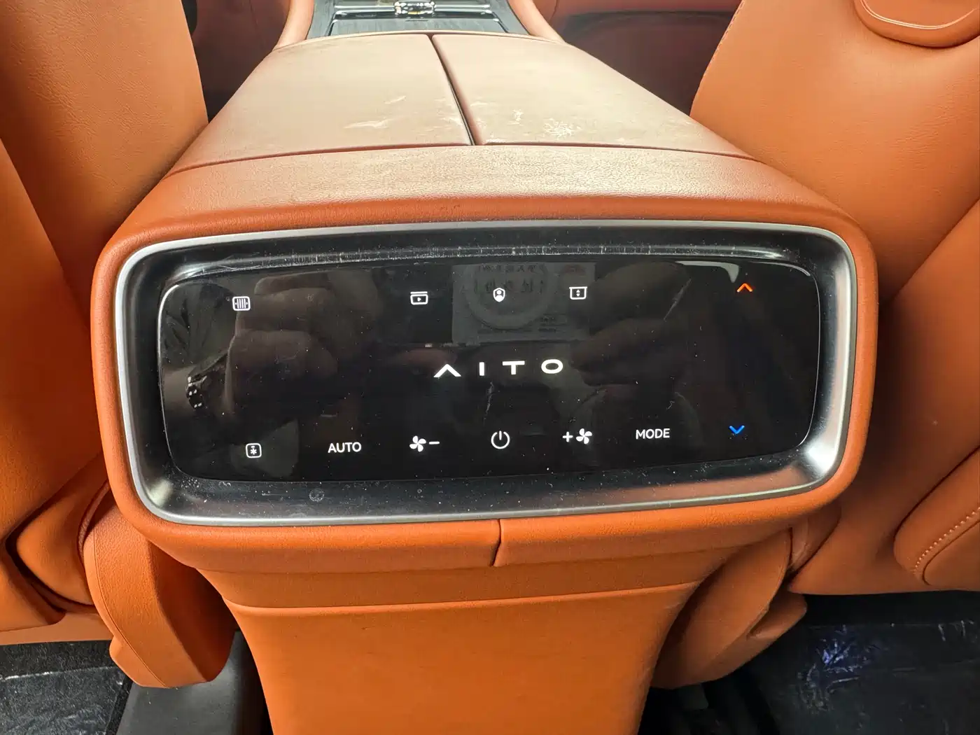 AITO Wenjie AITO M9 2024 Extended Range Ultra 42kWh 6-Seater фото 11
